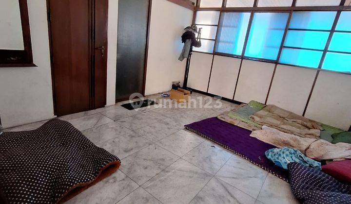 Rumah Furnished di Cipedes Tengah Bandung Tanah Luas 2