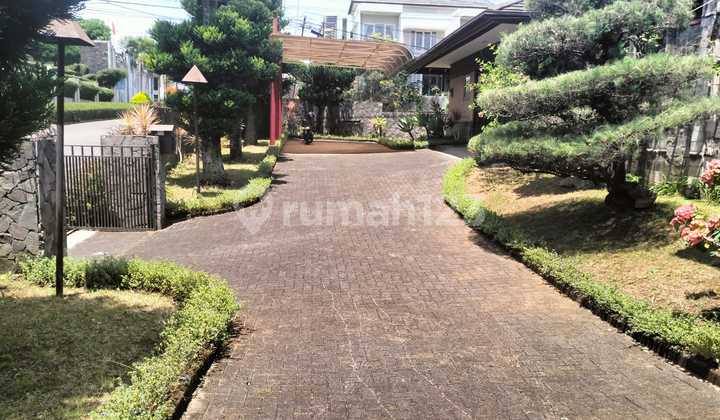 Rumah Klasik Besar Luas di Setiabudi Bandung