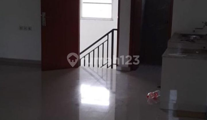 3-Storey Shop House in Sayap Buah Batu, Bandung 2