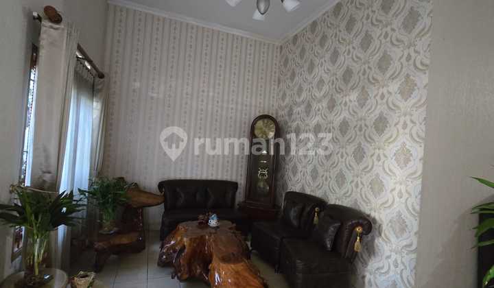 Rumah Nyaman Strategis di Singgasana Pradana 2