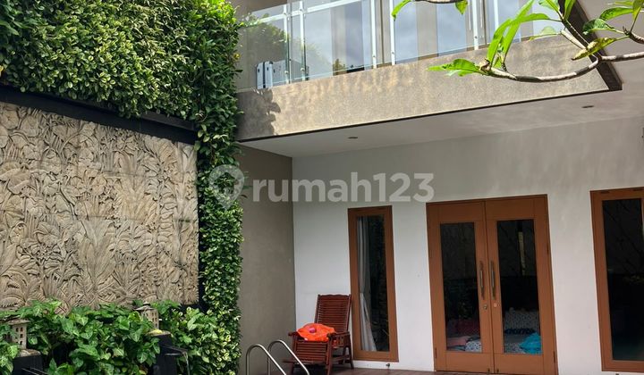 Rumah Lux Tengah Kota Ada Kolam Renang di Srimahi