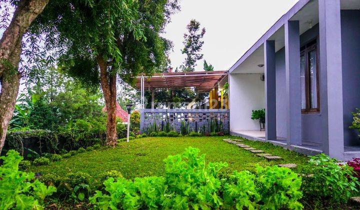 Villa Kayu Manis View Pedesaan di Padaasih Cisarua 1