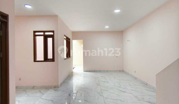 Rumah Baru Minimalis di Taman Holis Indah