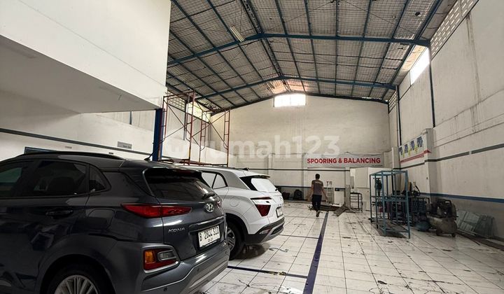 Ready-to-Use Showroom and Workshop at Soekarno Hatta