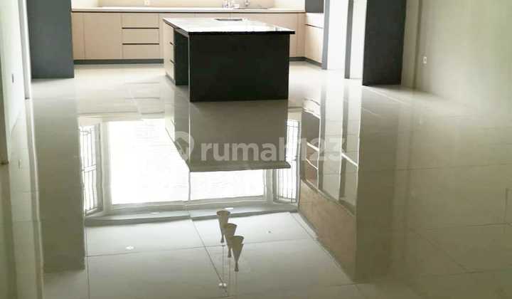 3-Storey Semi-Furnished Shop House in Bumi Kopo Kencana 2