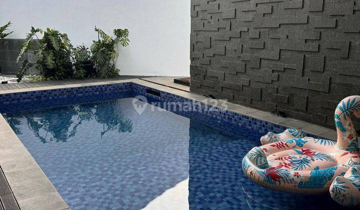 Murah Rumah Mewah Kolam Renang Furnished di Kiara Green Residence 2