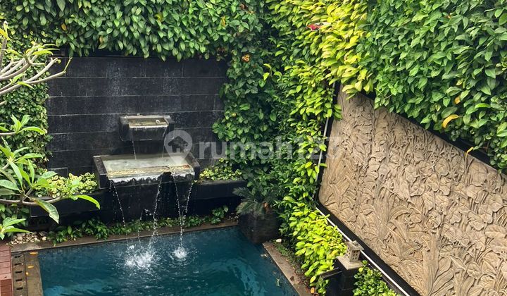 Rumah Lux Tengah Kota Ada Kolam Renang di Srimahi