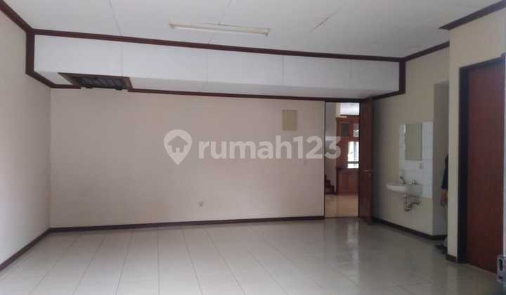 Large Classic Spacious House in Setiabudi Bandung 2