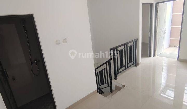 Rumah Minimalis Strategis di Jl. Suryalaya V 2