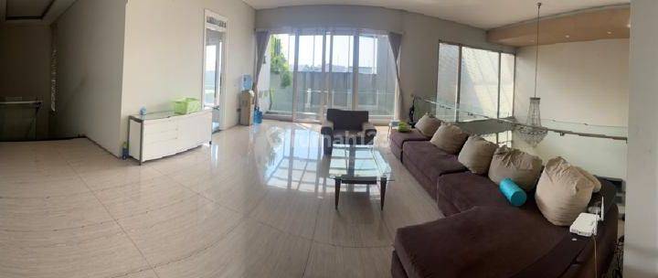 Dijual Rumah 3 Lantai Full Furnished di Singgasana Mekar Wangi SHM 2