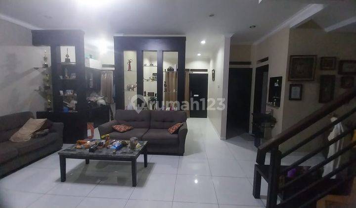 RUMAH 2 LANTAI SEMI FURNISHED HADAP TIMUR 2