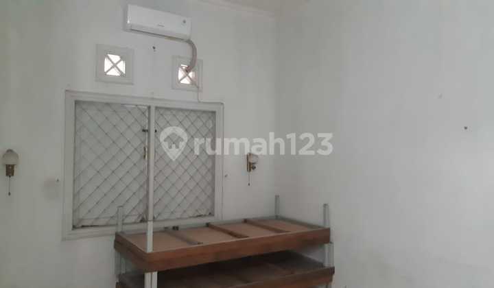 A HOUSE THAT CAN BE USED AS A BUSINESS SPACE / OFFICE / CAFE / RESTAURANT IN SAYAP RIAU 2