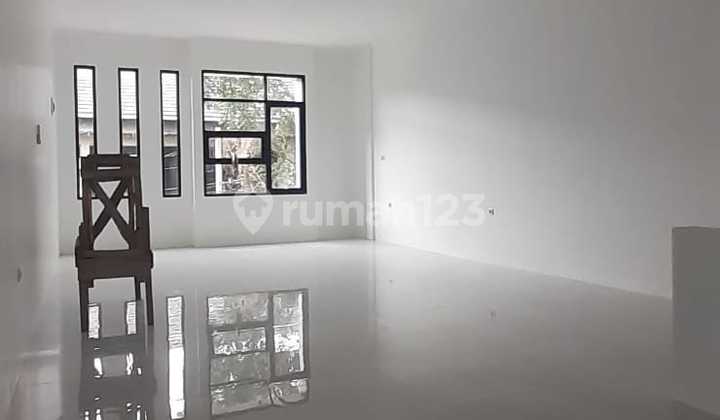 Ready-to-Use Shop House Suitable for Office in Sayap Margacinta Ready-to-Use Shop House Suitable for Office in Sayap Margacinta