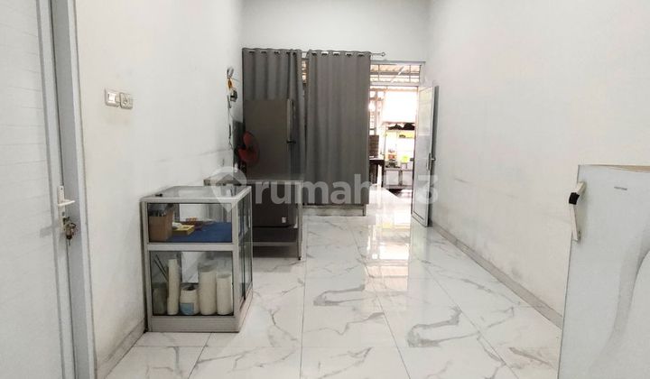 RUMAH SIAP PAKAI DI KAWASAN STRATEGIS TAMAN HOLIS INDAH, BANDUNG, SANGAT COCOK UNTUK TEMPAT TINGGAL, USAHA, MAUPUN GUDANG PENYIMPANAN BARANG.