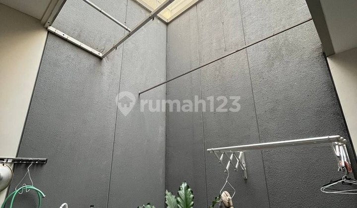 Rare Find! Quick Sale House in Istana Sudirman Complex - Only 10 Minutes to Pasirkoja Toll Road.