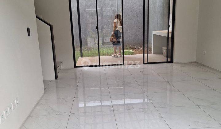RUMAH MODERN MINIMALIS SIAP HUNI DI KBP 1