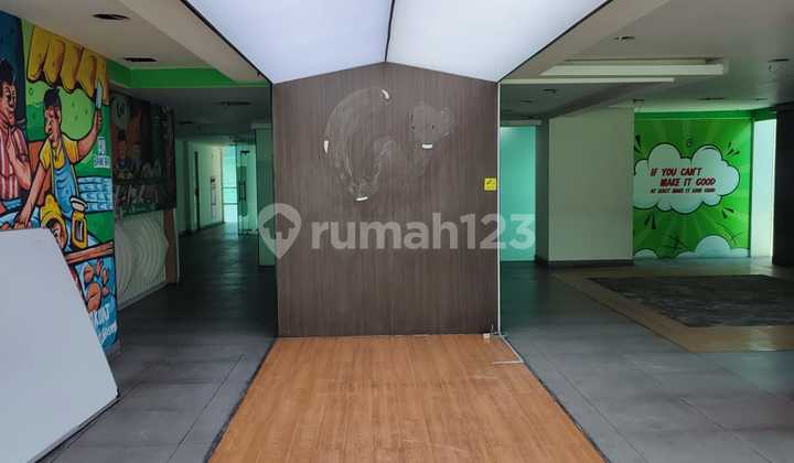 RUANG KOMERSIAL DI TENGAH KOTA BANDUNG SAYAP ACEH