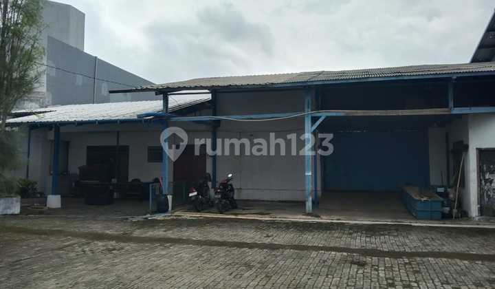 DI SEWAKAN GUDANG PINGGIR JALAN RAYA LOKASI DAERAH MAJALAYA KAB.BANDUNG