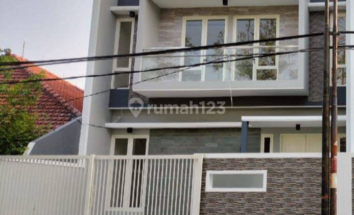 Rumah Ready 2 Lantai Jalan Manyar Tirtomoyo Surabaya  2