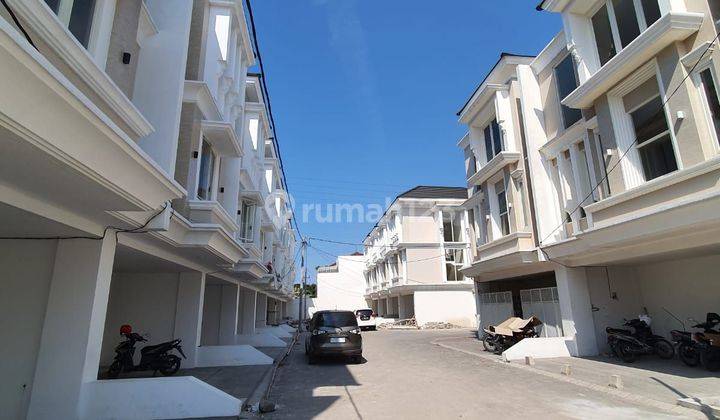 Dijual Rumah 3 Lantai Lokasi Dharma Husada Indah Barat 2