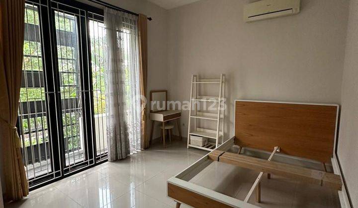 Rumah MURAH 2 Lantai Kondisi  Bagus Lokasi Dian Istana PARK AVenue 2