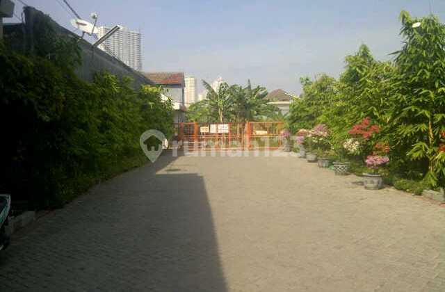 For Sale: Boarding House in Bulu Jaya Location, Near Pakuwon Mall, Complete with Main House and Pavilion For Sale: Boarding House in Bulu Jaya Location, Near Pakuwon Mall, Complete with Main House and Pavilion