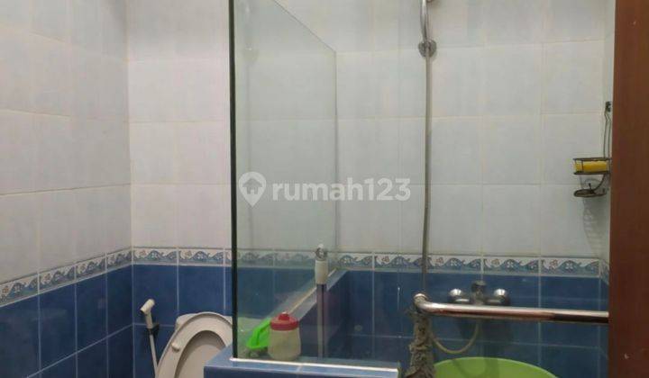 kamar mandi rumah 2 lantai darmo permai