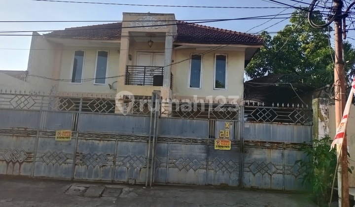 Sold Cheap Via Auction: East Dukuh Kupang House. Suitable for Boarding Houses. Sold Cheap Via Auction: East Dukuh Kupang House. Suitable for Boarding Houses.
