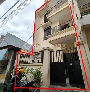 Dijual Via Lelang Rumah 3 Lantai di Gembong Kapasari Surabaya
