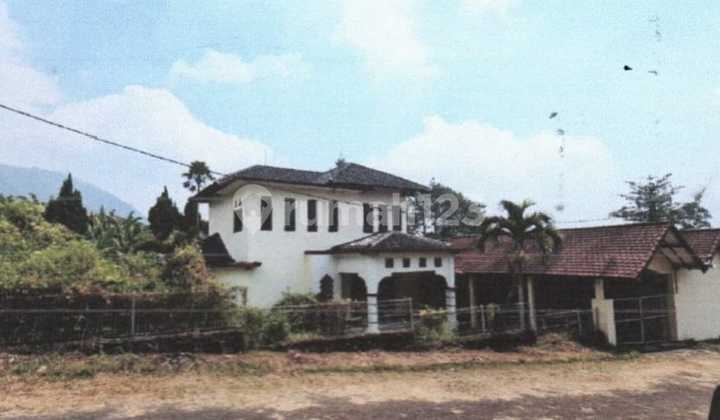 For Sale Cheap Via Auction Villa in Bukit Trawas, Mojokerto. Vacant Condition.