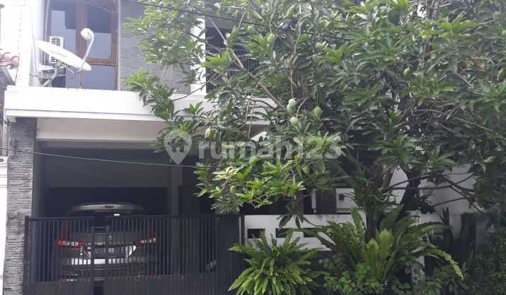 For Sale 4-Bedroom House in Gunungsari Indah, West Surabaya For Sale 4-Bedroom House in Gunungsari Indah, West Surabaya