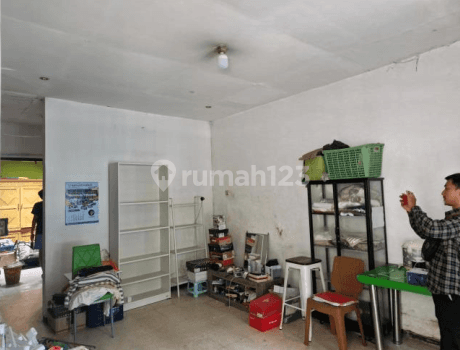 ruang keluarga dijual aset lelang ,di kutisari