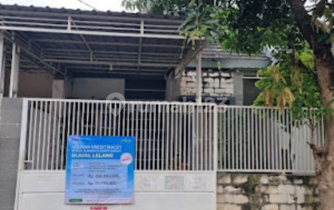 Sold Cheap Via Auction: Puri Safira House in Menganti, Gresik. Freehold Title (SHM) Sold Cheap Via Auction: Puri Safira House in Menganti, Gresik. Freehold Title (SHM)