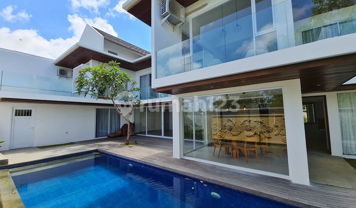 Dijual Villa Strategis Dekat Gwk dan Melasti Beach di Badung Bali