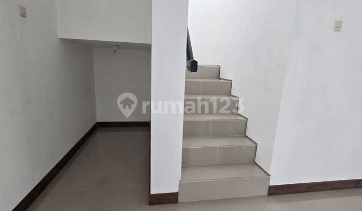 Rumah Royal Residence Cluster Harewood Lokasi Strategis Dekat 2