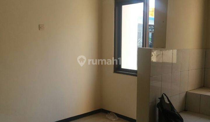 Rumah Minimalis Di Surabaya Dengan Plafon 4 M 2