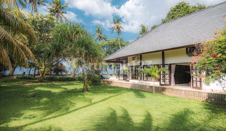 Villa Seririt Buleleng Singaraja Beachfront Location and Quiet
