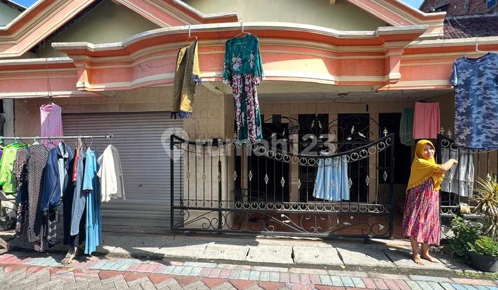 Auctioned Property House in Bulak Setro with Additional Space for Business