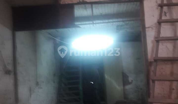 Kembang Jepun Surabaya Commercial Building, Ideal Location for Investment 2