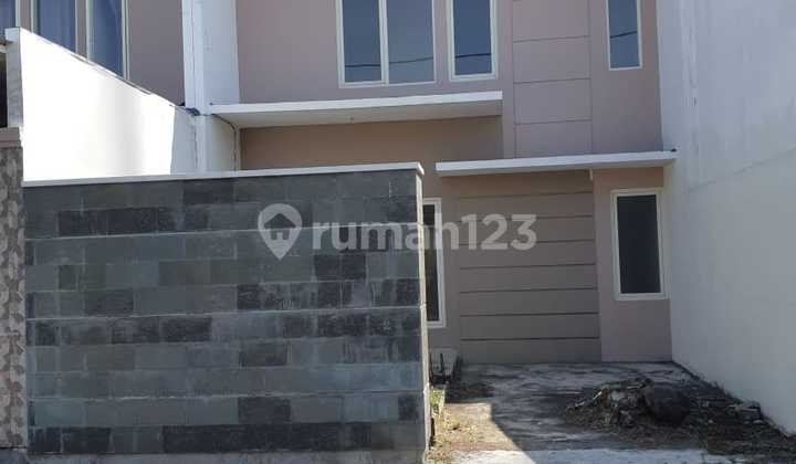 Rumah di Green Mansion Regency Lokasi Strategis dan Hunian Nyaman Rumah di Green Mansion Regency Lokasi Strategis dan Hunian Nyaman