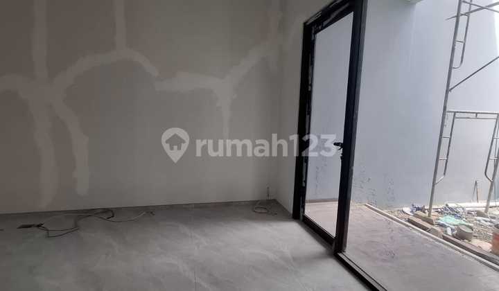 Dijual Rumah Baru Crystal Golf Citraland Utama Surabaya Barat 2