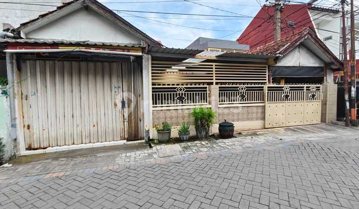 Rental House in Strategic and Commercial Area Rental House in Strategic and Commercial Area