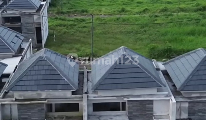 Nice Flood-Free Ready-to-Occupy House in Menganti 2