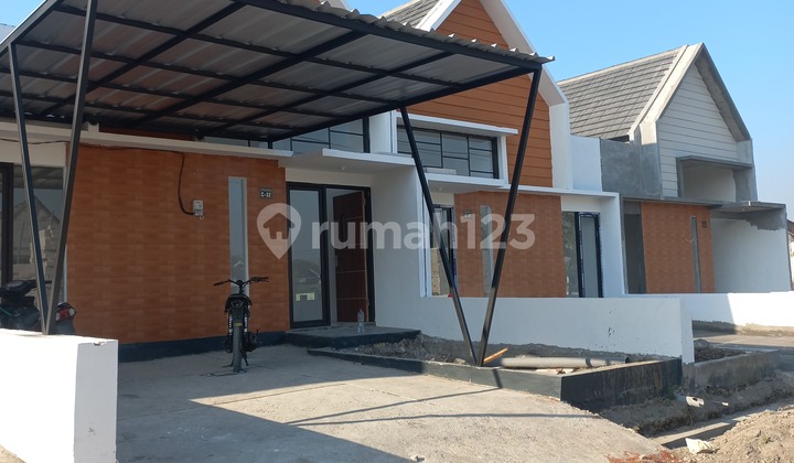 Rumah Dekat Stasiun dan Pintu Tol Surat SHM Bebas Banjir Rumah Dekat Stasiun dan Pintu Tol Surat SHM Bebas Banjir