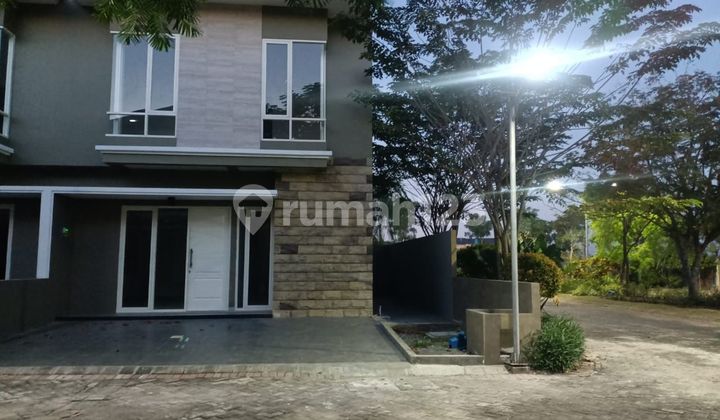 Rumah 2 Lantai Mewah di Raya Hulaan Menganti Gresik Rumah 2 Lantai Mewah di Raya Hulaan Menganti Gresik