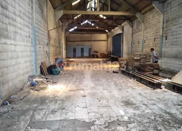For Sale Via Auction, Tlogopatut Gresik Warehouse