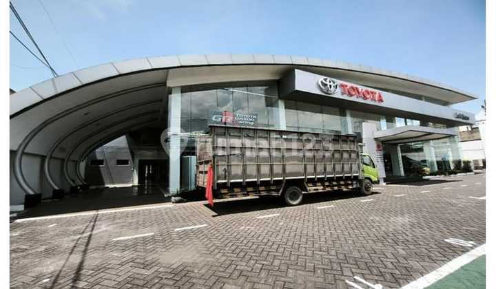 For Sale Two Units Ex Showroom Toyota Jalan Jenggolo Pucang Sidoarjo and Taman Sepanjang Sidoarjo