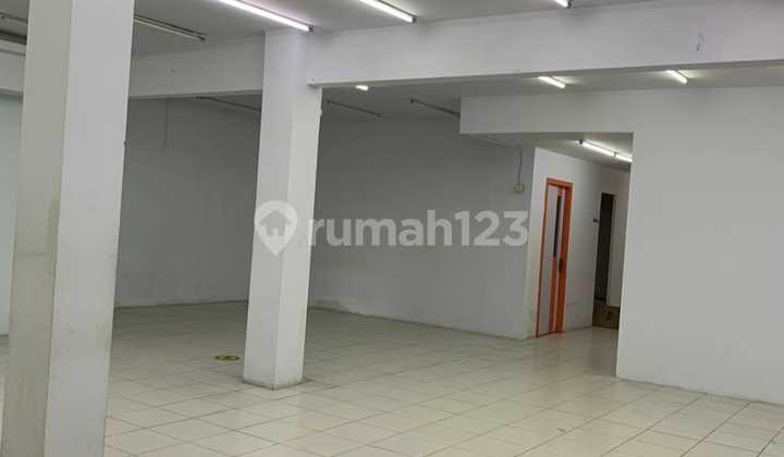 For Sale: 3-Story Shop House in Dharmahusada, Suitable for Business 2