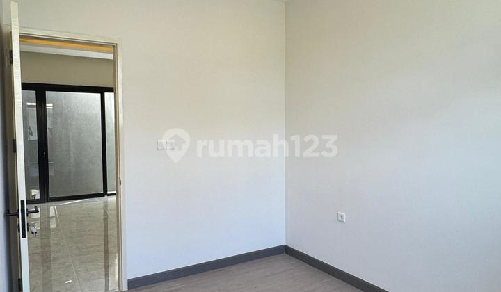 Rumah Baru Gress di Citraland Woodland, LT 135 (9X15), Cocok untuk Keluarga yang Cari Rumah Siap Huni di Area Premium Surabaya Barat 2