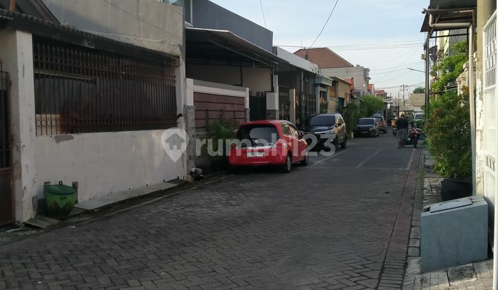 Selling Lebak Rejo House in Well-Maintained Condition, High Ceilings